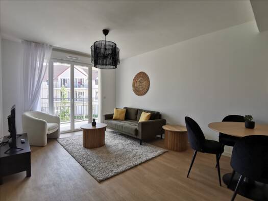 Appartement à louer 1 150 € 2 pièces 1 chambre 40 m² RDC Tillet et Est Bussy-Saint-Georges 77600