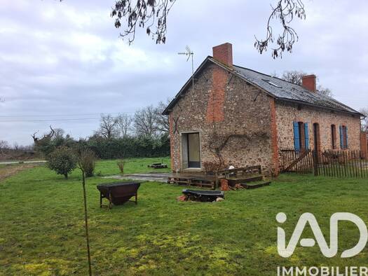 Maison à vendre 211 000 € 4 pièces 2 chambres 127 m² 2 546 m² de terrain Val d'Erdre-Auxence 49370