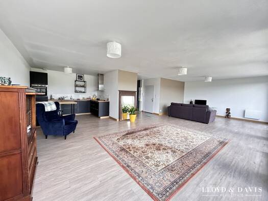 Appartement à vendre 231 000 € 4 pièces 3 chambres 129,4 m² Étage 3/3 Keralan-Zone Industrielle du Bois Noir Landerneau 29800