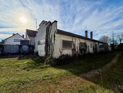 Local d'activités à vendre 220 000 € 350 m² d'espace de stockage Bas Clos-Nord Est Saint-André-les-Vergers 10120