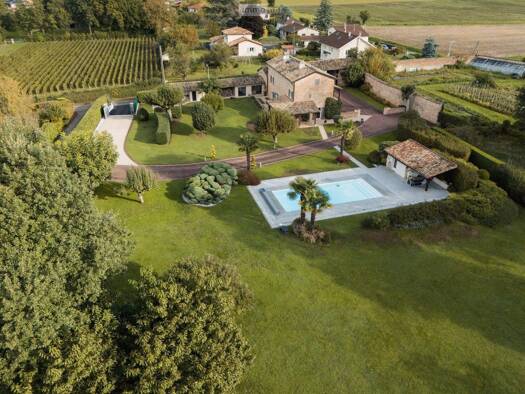 Maison à vendre 1 200 000 € 9 pièces 5 chambres 231 m² 5 710 m² de terrain Levigny-Le Bourg Charnay-lès-Mâcon 71850