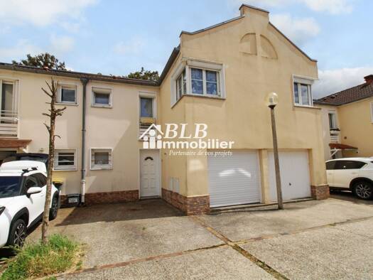 Maison à vendre 345 000 € 6 pièces 4 chambres 114 m² 110 m² de terrain Montigny-le-Bretonneux 78180