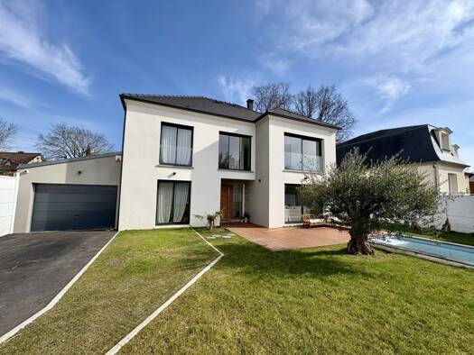 Maison à vendre 1 049 999 € 7 pièces 4 chambres 178,7 m² 738 m² de terrain Le Plessis-Trévise 94420