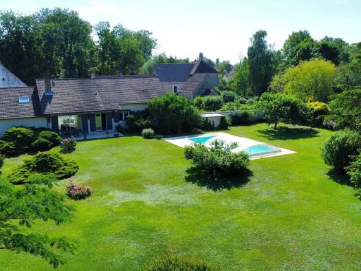 Maison à vendre 830 000 € 8 pièces 6 chambres 170 m² 5 775 m² de terrain Levernois 21200