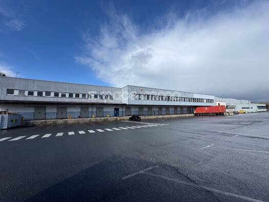 Entrepôt à vendre 4 725 000 € 9 000 m² d'espace de stockage Gravigny 27930