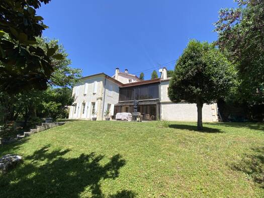 Maison à vendre 400 000 € 6 pièces 4 chambres 198 m² 1 349 m² de terrain Centre Universitaire-École Gaston Salvan Agen 47000