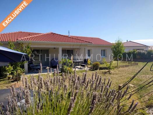 Maison de plain-pied à louer 1 148 € 5 pièces 3 chambres 115,8 m² 1 050 m² de terrain Roiffieux 07100