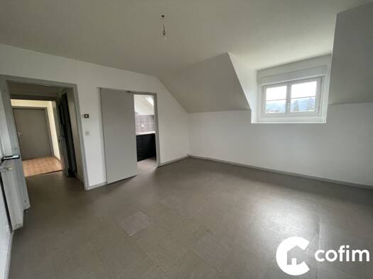 Appartement à louer 540 € 2 pièces 1 chambre 38 m² Étage 3/3 Sainte Marie Ouest Oloron-Sainte-Marie 64400