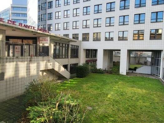 Local d'activités à vendre 3 500 480 € 875 m² d'espace de stockage Bas Montreuil-République Montreuil 93100