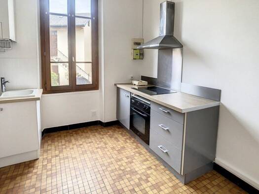 Appartement à vendre 165 000 € 3 pièces 2 chambres 62 m² RDC/3 Centre-Stade Chambéry 73000