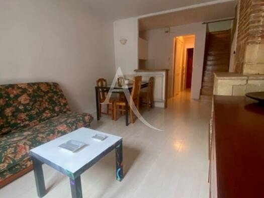 Appartement à louer 590 € 1 pièce 1 chambre 21 m² Étage 2/2 Centre Ville La Rochelle 17000