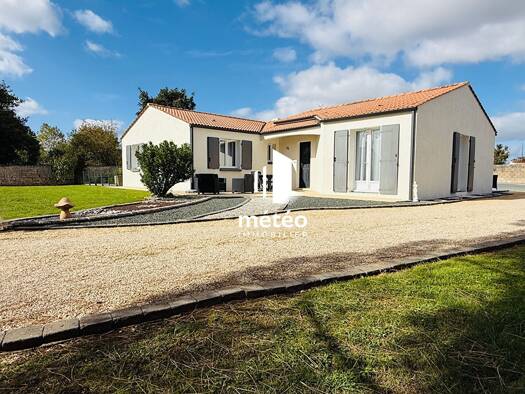 Maison de plain-pied à vendre 349 800 € 5 pièces 3 chambres 139 m² 2 134 m² de terrain Nord Est Luçon 85400