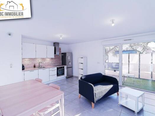 Appartement à louer 1 850 € 4 pièces 3 chambres 82,3 m² RDC Prévessin-Moëns 01280