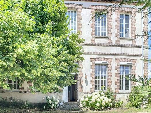 Maison à vendre 330 000 € 7 pièces 5 chambres 217 m² 1 241 m² de terrain Montmirail 51210