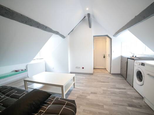 Appartement à louer 540 € 2 pièces 1 chambre 27 m² Étage 3/3 Grieu-Vallon Suisse-Saint Milaire-Mont Gargan Rouen 76000