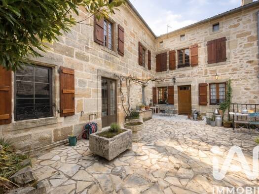 Maison de ville à vendre 195 000 € 7 pièces 5 chambres 200 m² 50 m² de terrain Lacapelle-Marival 46120
