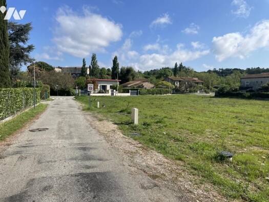 Terrain constructible viabilisé à vendre 190 000 € 859 m² de terrain Montéléger 26760