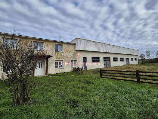 Maison à vendre 260 000 € 7 pièces 5 chambres 156 m² 2 504 m² de terrain Grues 85580