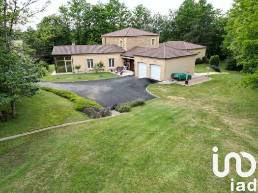 Maison à vendre 785 000 € 10 pièces 4 chambres 260 m² 4 610 m² de terrain Marcillac-Saint-Quentin 24200