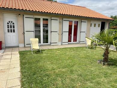 Maison de plain-pied à vendre 199 500 € 3 pièces 2 chambres 84,3 m² 640 m² de terrain Magné 79460