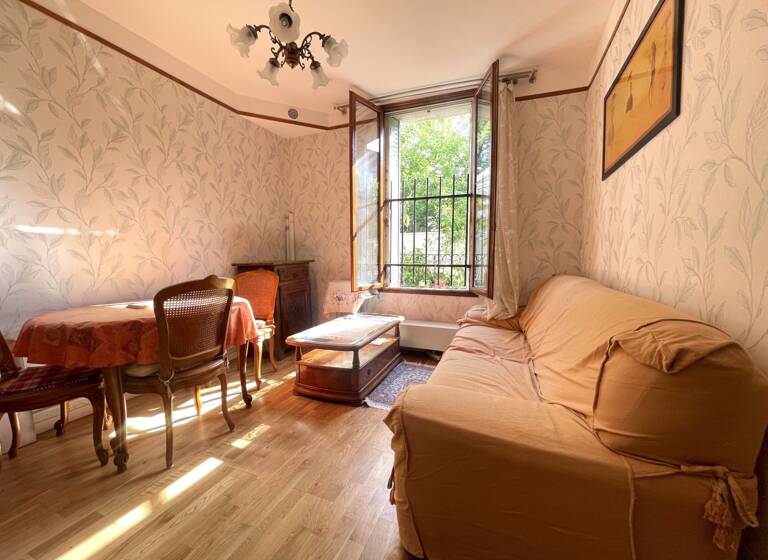 Appartement à vendre 225 000 € 3 pièces 2<br/>chambres 40 m²<br/>superficie RDC<br/>étage Romainville 93230