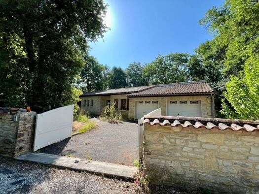 Maison à vendre 215 000 € 5 pièces 3 chambres 130 m² 1 525 m² de terrain Brie 16590