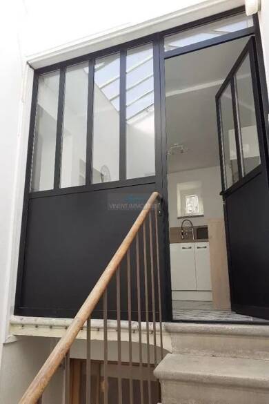 Appartement à louer 450 € 2 pièces 1 chambre 30 m² Dernier étage, Étage 3/3 Montélimar 26200
