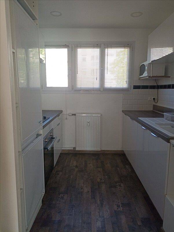 Appartement - 1er étage - 64,61 m2 - 4 pièces - Non meublé — 2