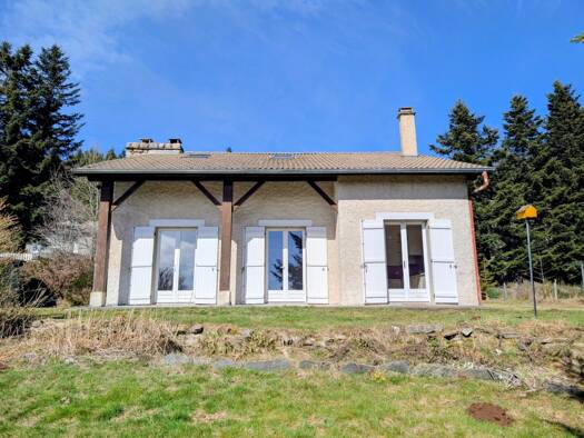 Villa à vendre 155 000 € 6 pièces 4 chambres 140 m² 2 300 m² de terrain Champclause 43430