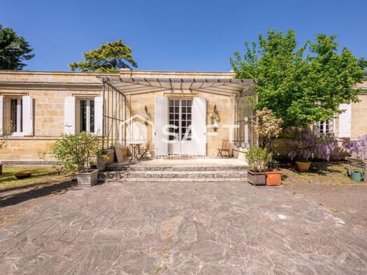 Demeure à vendre 960 000 € 7 pièces 5 chambres 270 m² 2 531 m² de terrain Clémenceau-Pontac-Sallegourde-Pont de Langon Villenave-d'Ornon 33140