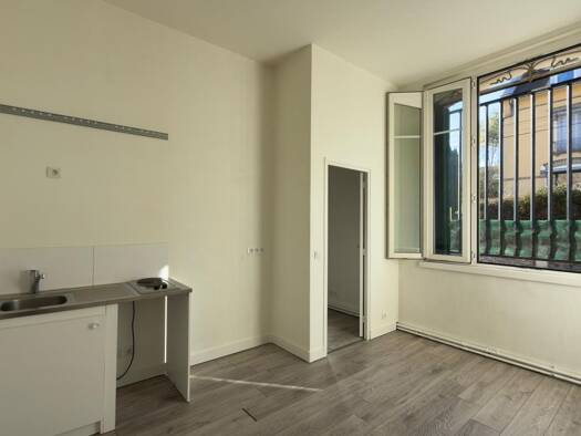 Appartement à louer 670 € 2 pièces 1 chambre 32 m² RDC/2 Centre Bourg Épône 78680