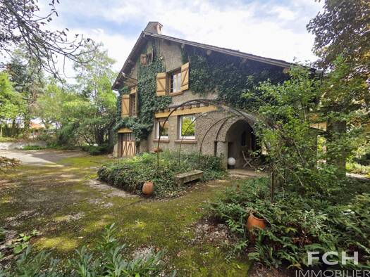 Maison à vendre 285 000 € 11 pièces 5 chambres 196 m² 4 003 m² de terrain Bellerive sur Allier 03700