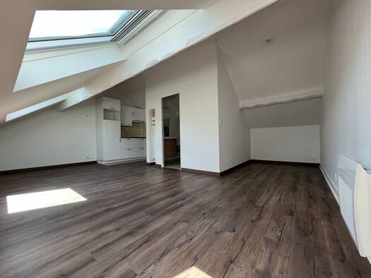 Appartement à louer 650 € 1 pièce 17 m² Étage 2/2 La Corniche-Frot-Saint Faron-Clémenceau Meaux 77100