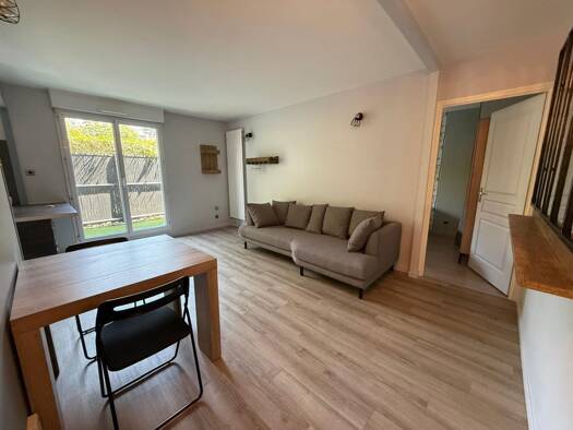 Appartement à louer 1 150 € 3 pièces 2 chambres 55 m² RDC/3 Nord Écouen 95440