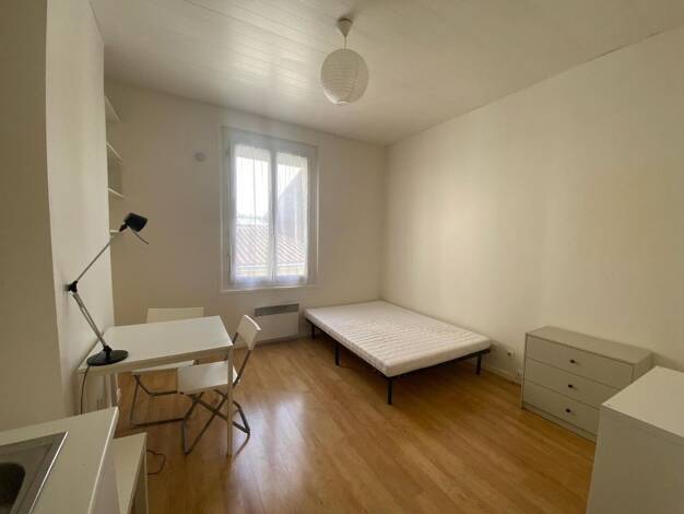 Appartement à louer 602 € 1 pièce 23 m² Étage 2/2 dès le 14/11/2025 Saint Jean-Belcier-Carle Vernet-Albert 1er Bordeaux 33800