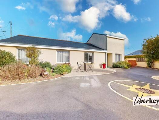 Maison de ville à vendre 343 000 € 7 pièces 4 chambres 184 m² 605 m² de terrain Sud Ouest Doué-en-Anjou 49700