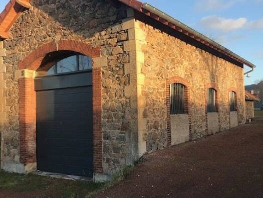 Local d'activités à louer 400 € 150 m² d'espace de stockage Contour Amplepuis 69550