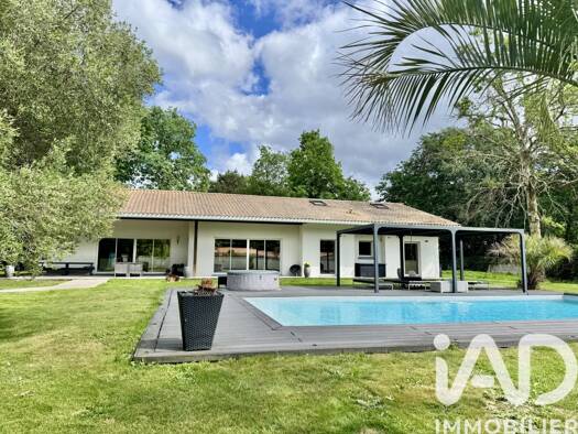Maison à vendre 599 000 € 6 pièces 4 chambres 180 m² 2 500 m² de terrain Le Barp 33114