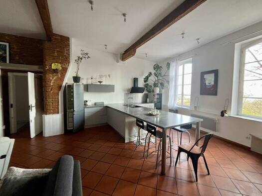 Appartement à louer 780 € 2 pièces 1 chambre 84,9 m² Étage 1/1 Verfeil 31590