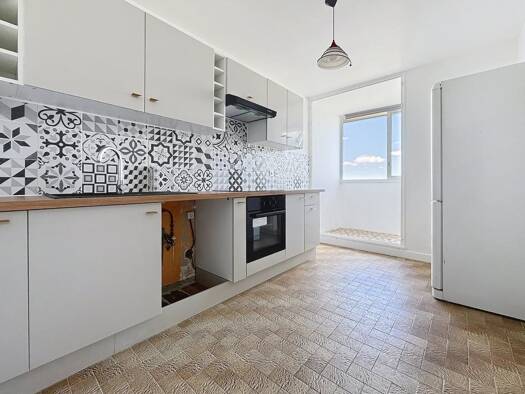 Appartement à vendre 85 000 € 4 pièces 3 chambres 83 m² Étage 14/14 Bords de Loire-Grand mail Saint-Pierre-des-Corps 37700