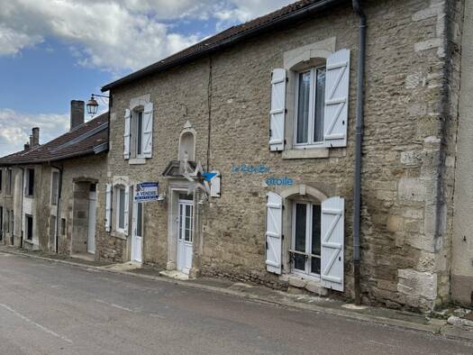 Maison à vendre 149 000 € 10 pièces 6 chambres 230 m² 2 180 m² de terrain Clefmont 52240