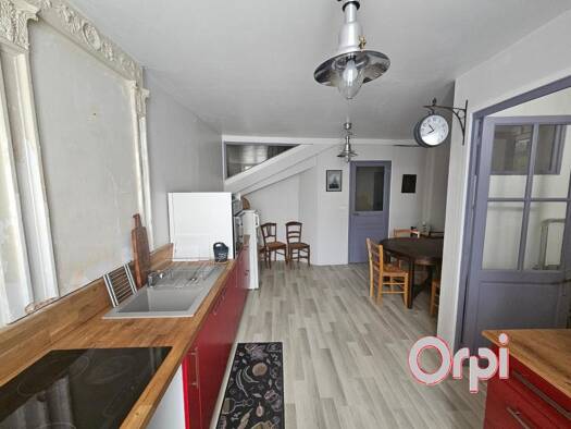 Maison de ville à vendre 110 000 € 6 pièces 5 chambres 225 m² 809 m² de terrain Sud Saint-Jean-d'Angély 17400