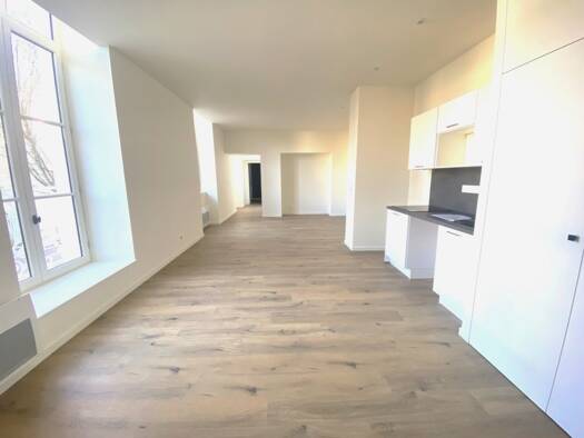 Appartement à louer 690 € 3 pièces 1 chambre 71 m² 1er étage Haute Follis-Saint Martin Laval 53000