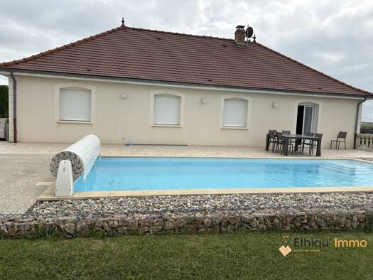 Maison de plain-pied à vendre 298 300 € 6 pièces 4 chambres 133 m² 5 491 m² de terrain Thieffrain 10140