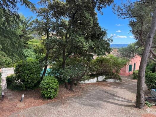 Villa à vendre 650 000 € 9 pièces 6 chambres 266 m² 2 130 m² de terrain La Gazelle Nîmes 30000