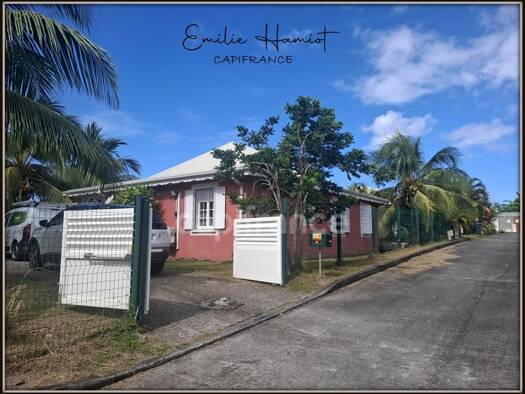 Maison de plain-pied à vendre 250 000 € 4 pièces 3 chambres 86 m² 593 m² de terrain Saint-Pierre 97250