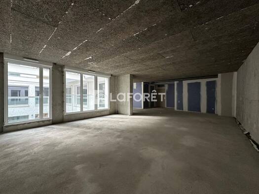 Local d'activités à vendre 1 499 000 € 200 m² d'espace de stockage Espaces Jeunes Issy-les-Moulineaux 92130