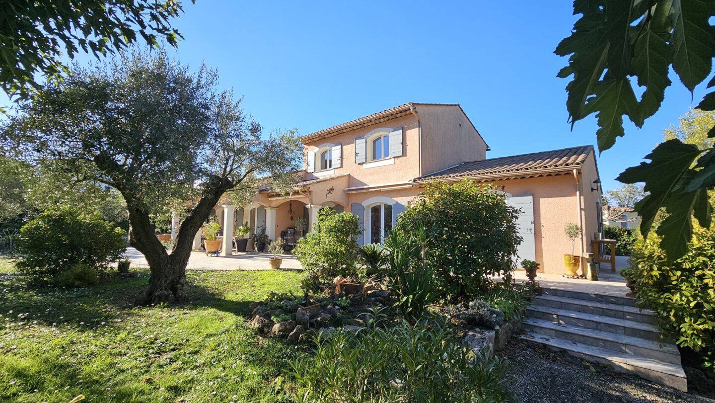 Maison à vendre, 170m², BAGNOLS EN FORET
