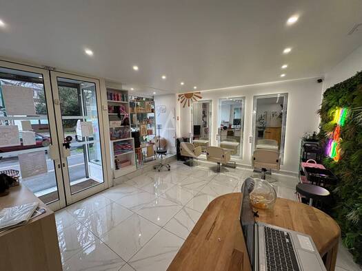 Local commercial à louer 1 950 € 75 m² de surface de vente Centre Vaires-sur-Marne 77360