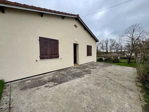 Maison à louer 1 200 € 6 pièces 5 chambres 134 m² 3 500 m² de terrain Lias 32600